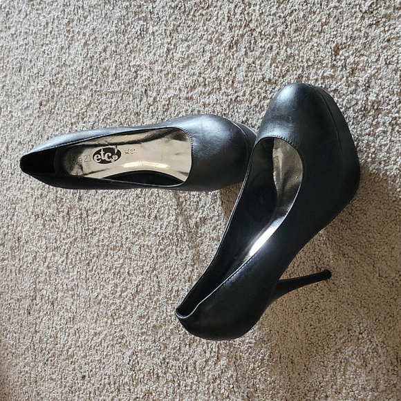 Shoes - Picture 2 of 2